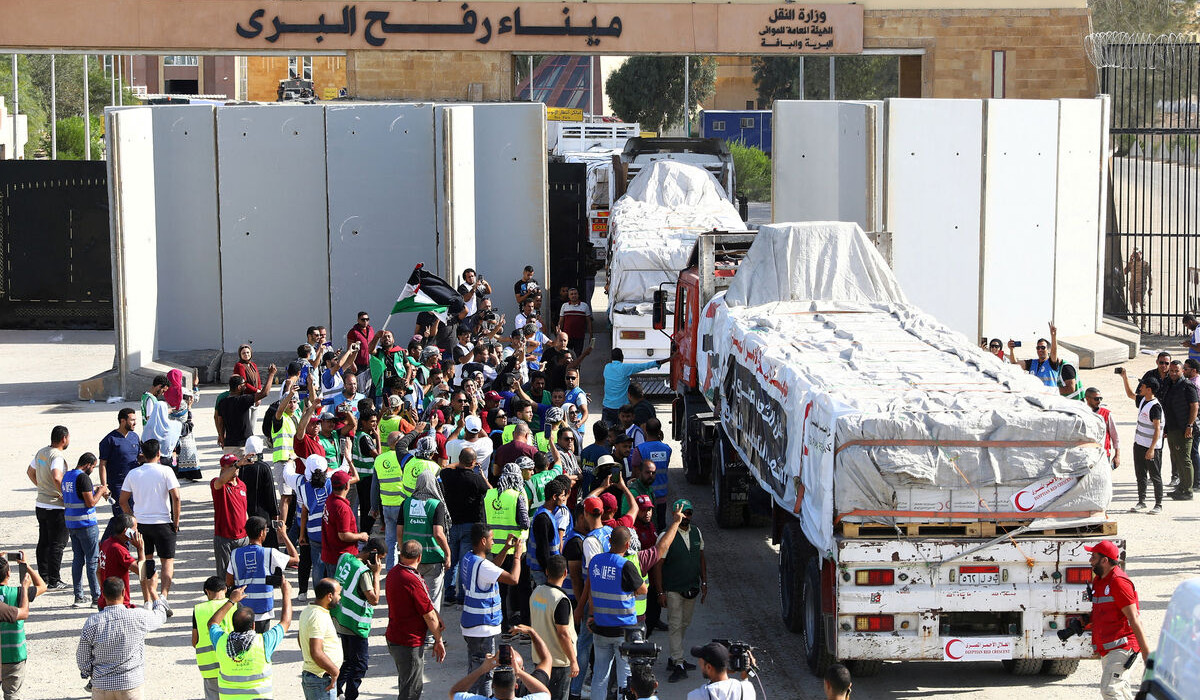 First aid convoy enters Gaza Strip from Egypt