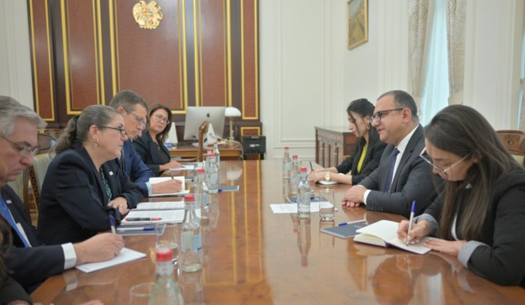 Deputy Prime Minister Khachatryan presented situation created as result of forced displacement of population of Nagorno-Karabakh to Deputy Director of USAID