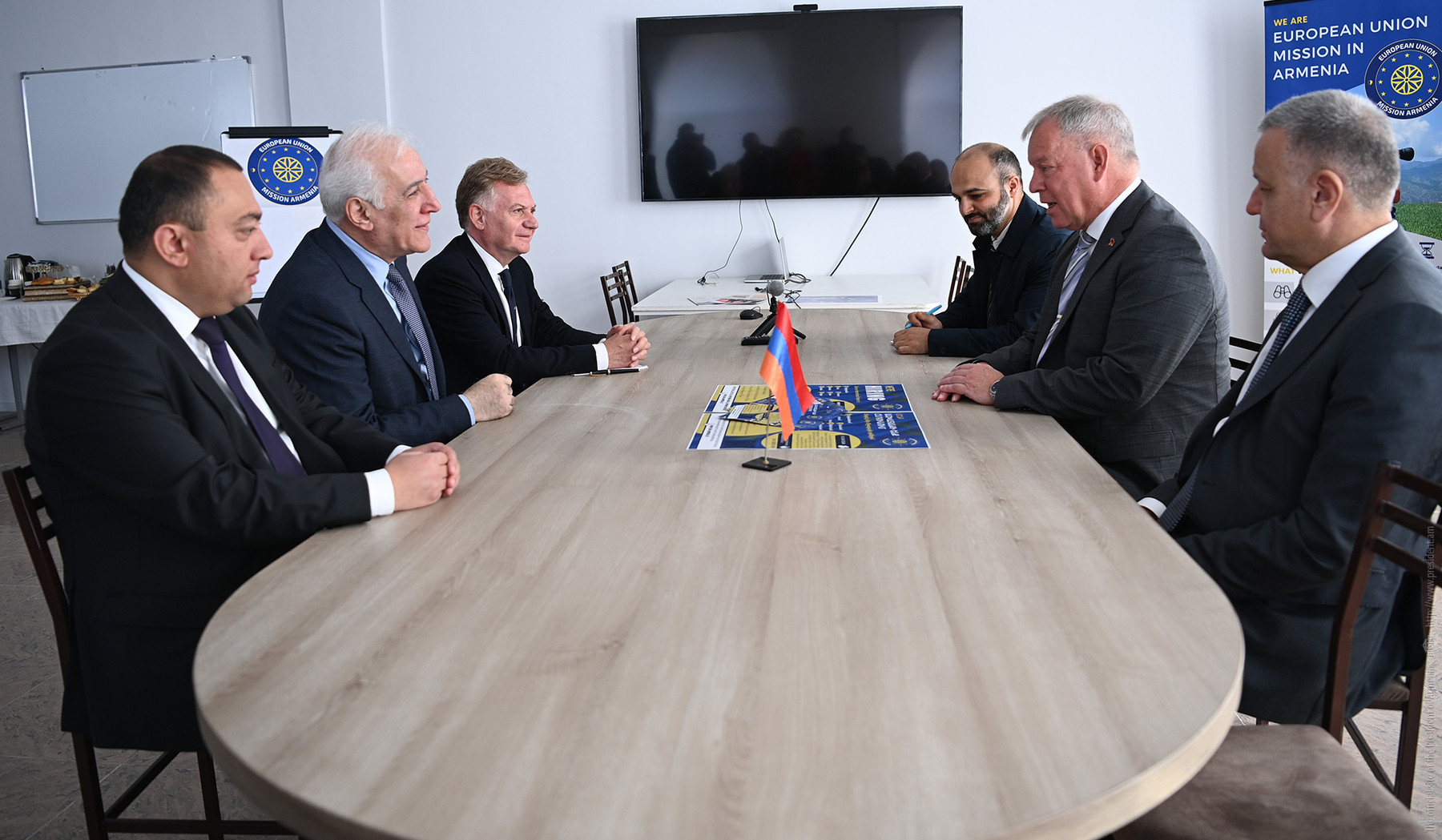 Markus Ritter monitorinq prosesinin təfərrüatlarını Vahaqn Xaçaturyana təqdim edib