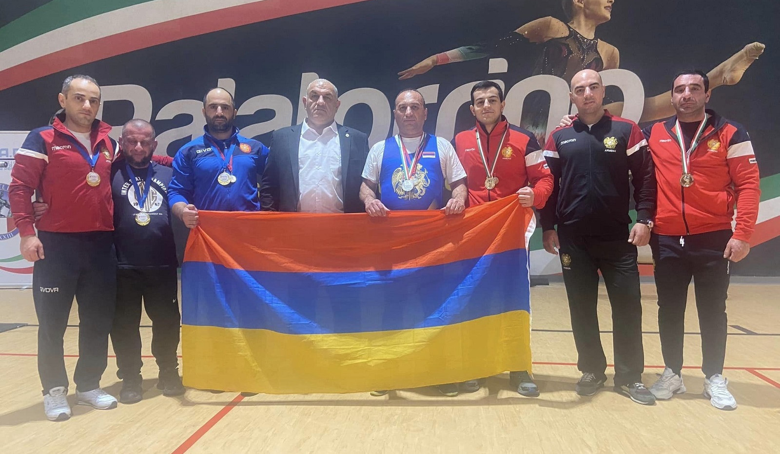 9 ոսկե և 2 արծաթե մեդալ՝ փաուերլիֆտինգի աշխարհի առաջնությունից