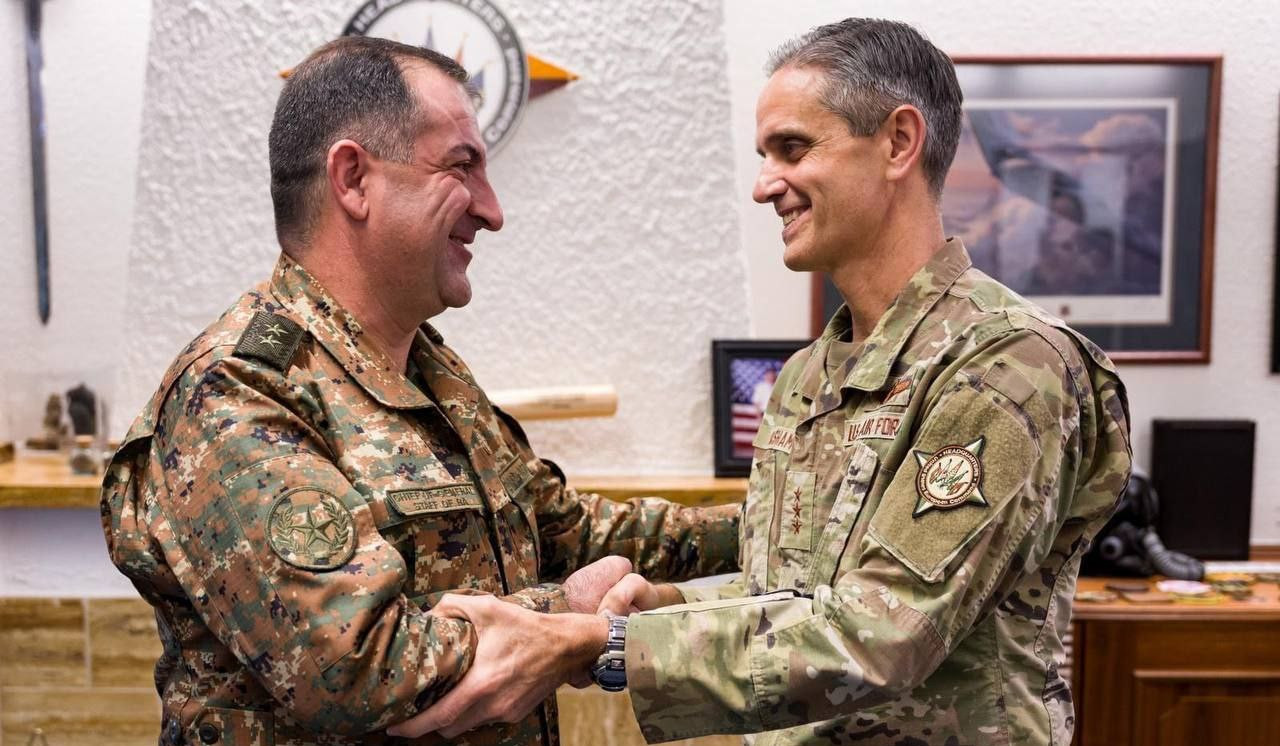 Lieutenant General Edward Asryan visited the U․S․ European Command Center
