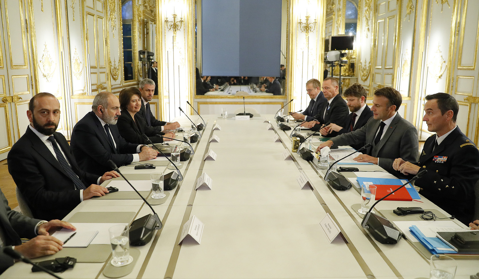 Prime Minister of Armenia, President of France meet in Paris