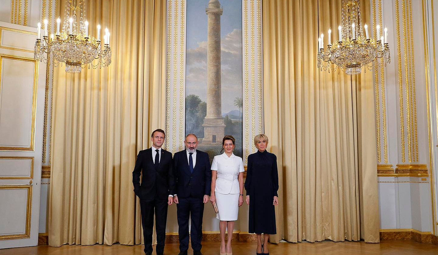 Prime Minister and his wife participate in official dinner given on behalf of French President and his wife