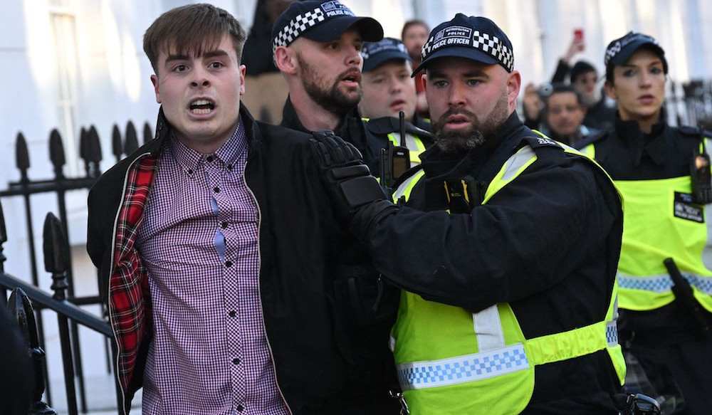 London police scuffle with far-right protesters as pro-Palestinian rally starts
