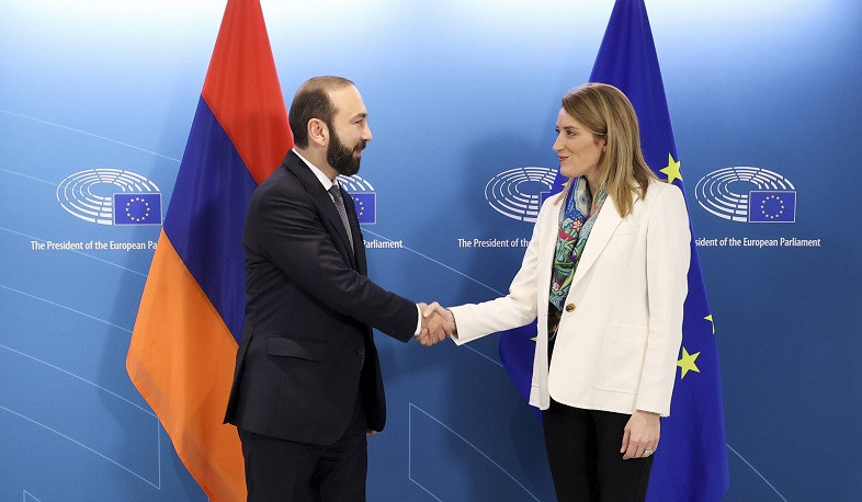 Ararat Mirzoyan və Roberta Metzola ER-Aİ hərtərəfli tərəfdaşlığının dərinləşdirilməsinə yönəlmiş birgə səylər barədə fikir mübadiləsi aparıblar