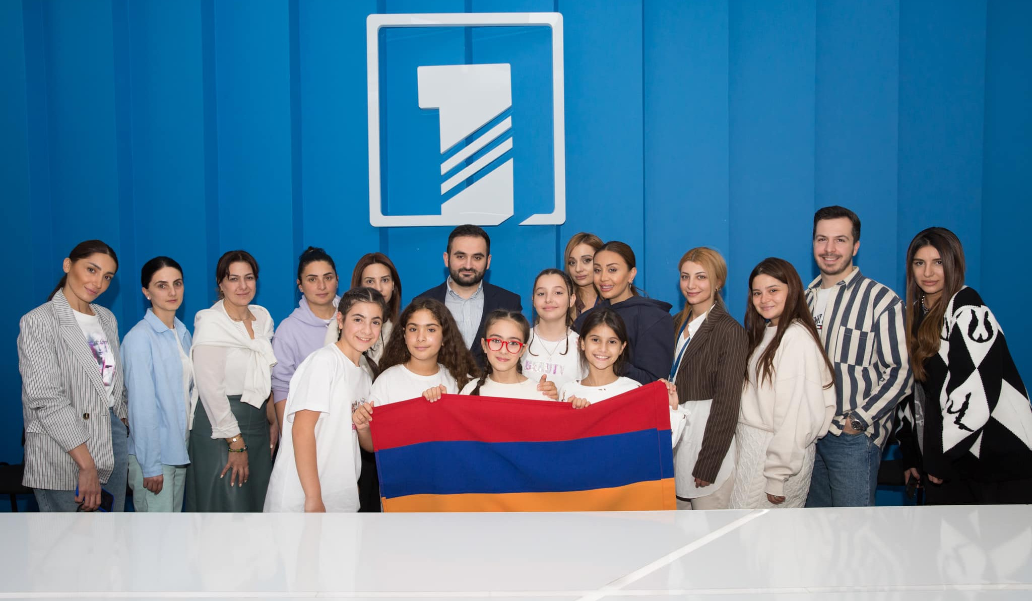 Նիցցա մեկնելուց առաջ «Մանկական Եվրատեսիլի» մեր պատվիրակները հանդիպել են Հանրային ՀԸ գործադիր տնօրենին