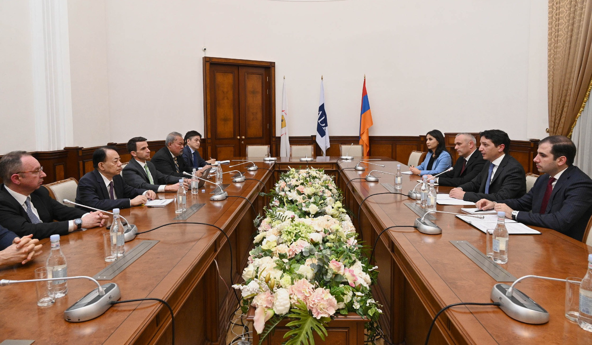 ԱԶԲ-ն հետաքրքրված է ՀՀ-ի հետ համագործակցության շրջանակն ընդլայնելու հարցում. ֆինանսների նախարարն ընդունել է Եվգենի Ժուկովին