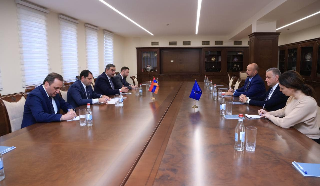 Պապիկյանն ու ՀՀ-ում ԵՄ դեսպանը քննարկել են Հայաստան-ԵՄ համագործակցությանը և տարածաշրջանային անվտանգությանն առնչվող հարցեր