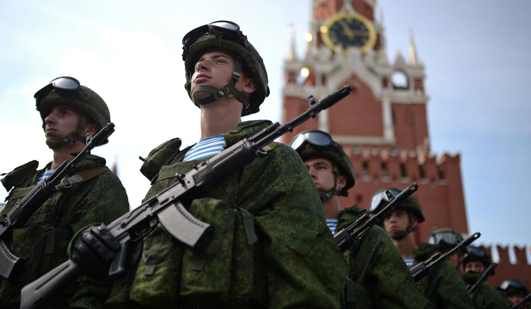 Путин увеличил штатную численность Вооруженных сил России