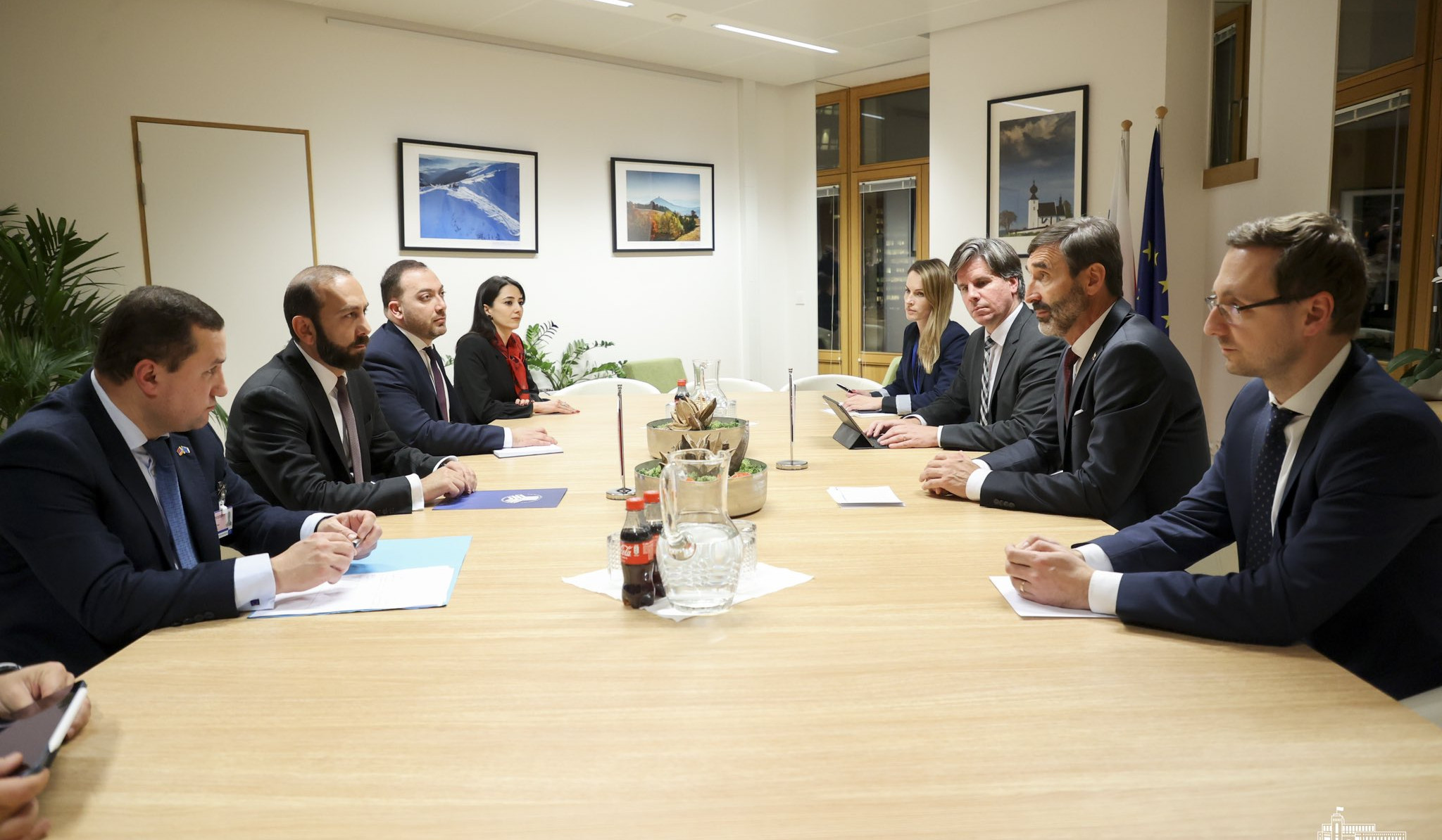 Mirzoyan presents Armenian approaches to peace process to his Slovak ocunterpart