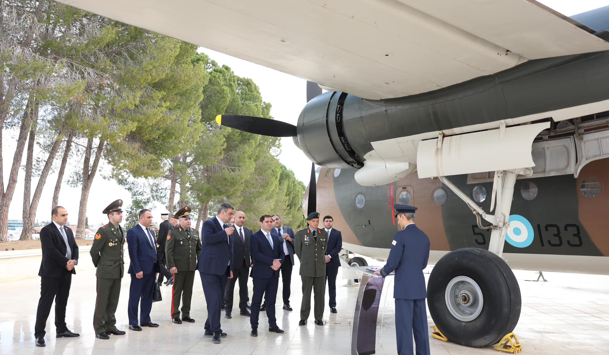 Сурен Папикян посетил Гробницу Македонитиссы и возложил цветы к мемориалу, увековечивающему память военнослужащих, павших при обороне Кипра