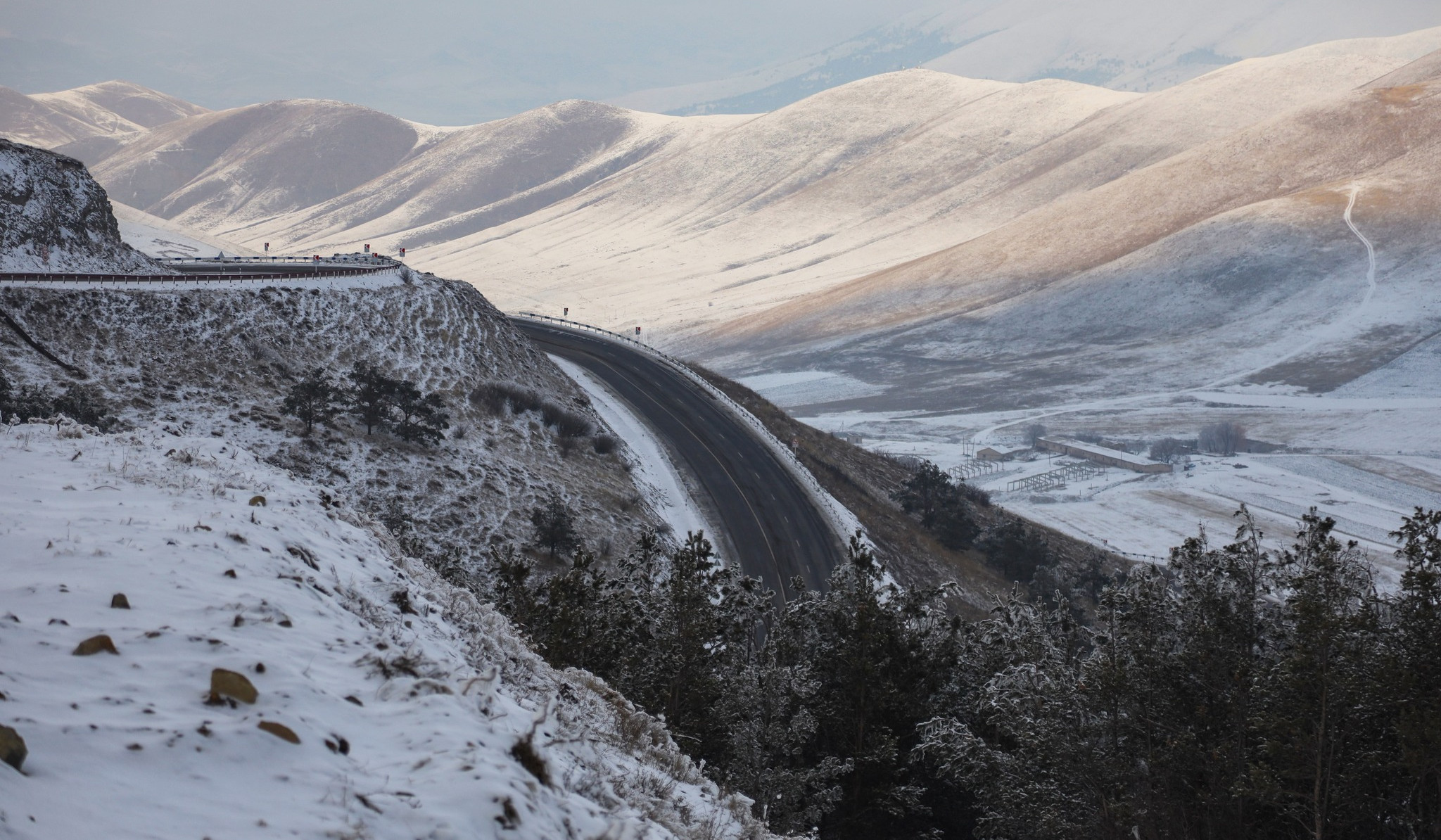 Գորիսի և Կապանի տարածաշրջանների ավտոճանապարհներին մառախուղ է, տեսանելիությունը՝ 50-100 մետր