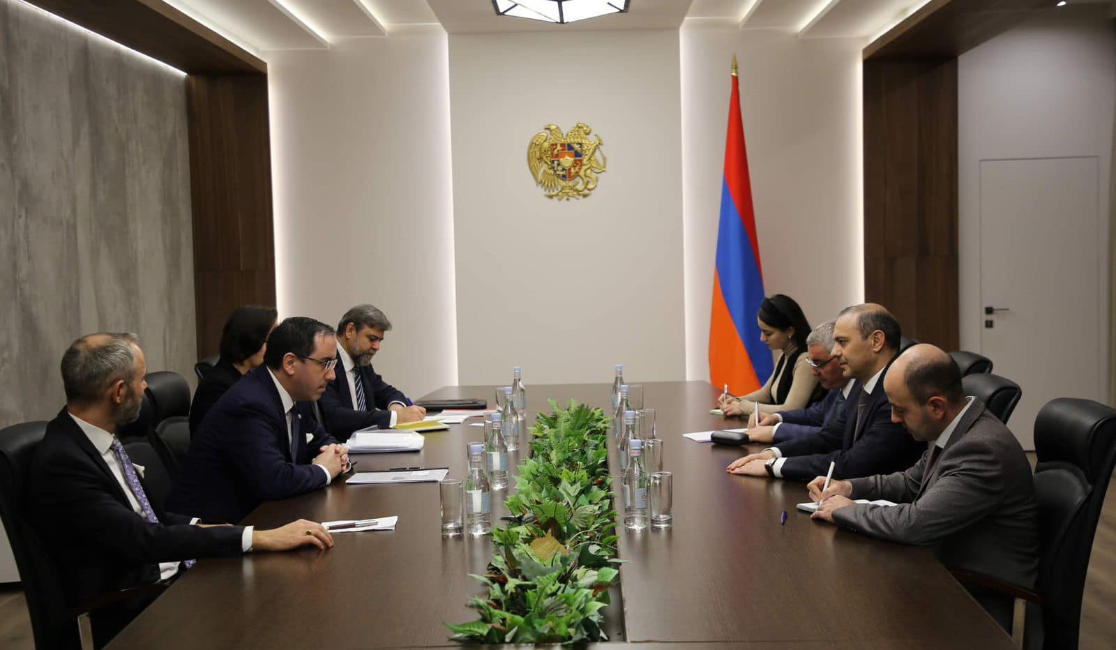 Армен Григорян обсудил ситуацию с безопасностью вокруг Армении с заместителем министра иностранных дел Чехии
