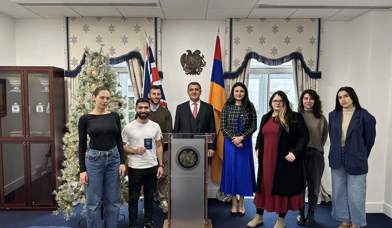 Oath ceremony of citizens of Armenia took place at the new Embassy of Armenia in UK