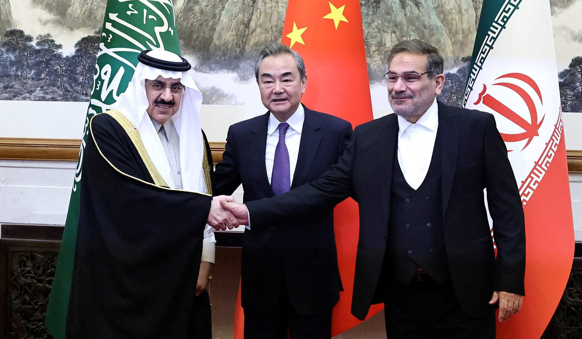 Wang Yi offered Saudi Arabia and Iran to support settlement of conflict in Gaza Strip