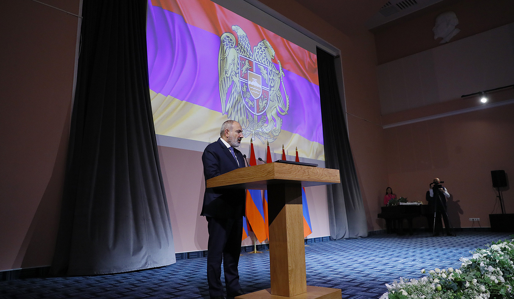 We see strategic planning and provision of Armenia's future in education and science: Pashinyan participated in session dedicated to 80th anniversary of NAS and presented awards