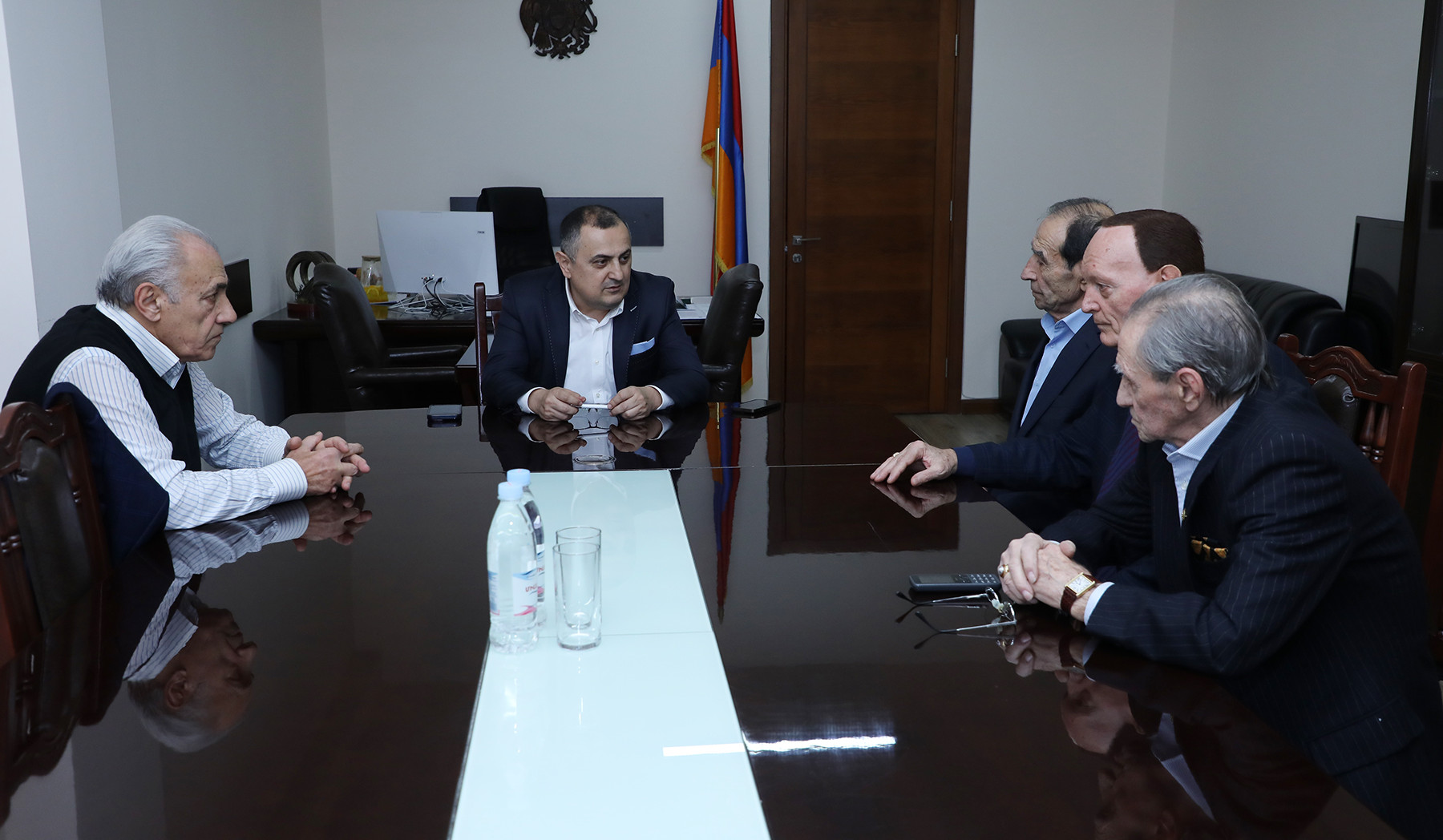 «Արարատ-73»-ը մեզ համար հաղթանակի հոմանիշ է. Կարեն Գիլոյանն ընդունել է լեգենդար ֆուտբոլիստներին