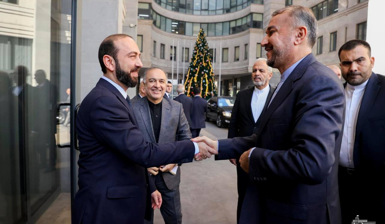 Министр иностранных дел Ирана прибыл в МИД Армении