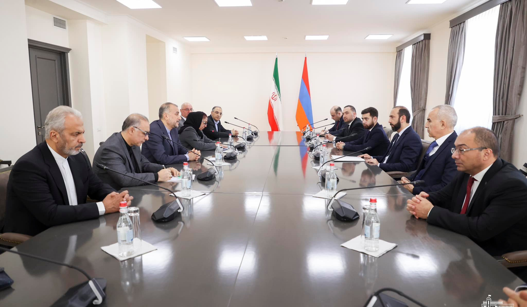 Enlarged meeting of Foreign Ministers of Armenia and Iran underway