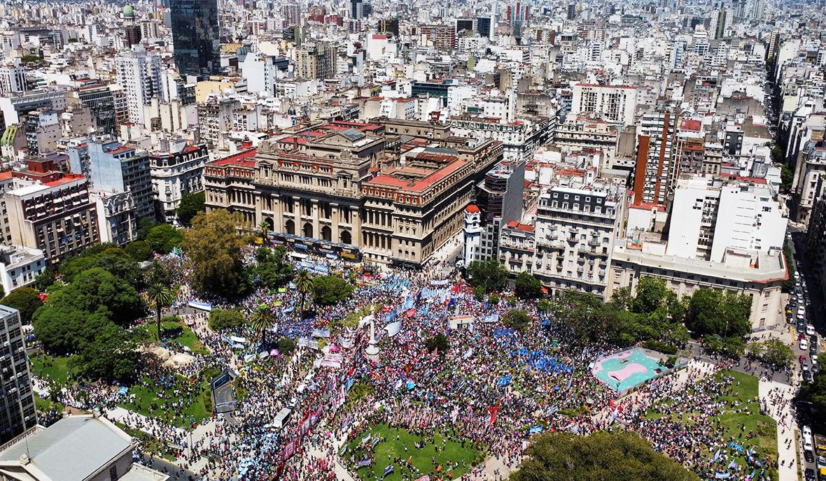 В Аргентине начались массовые демонстрации против политики новых властей