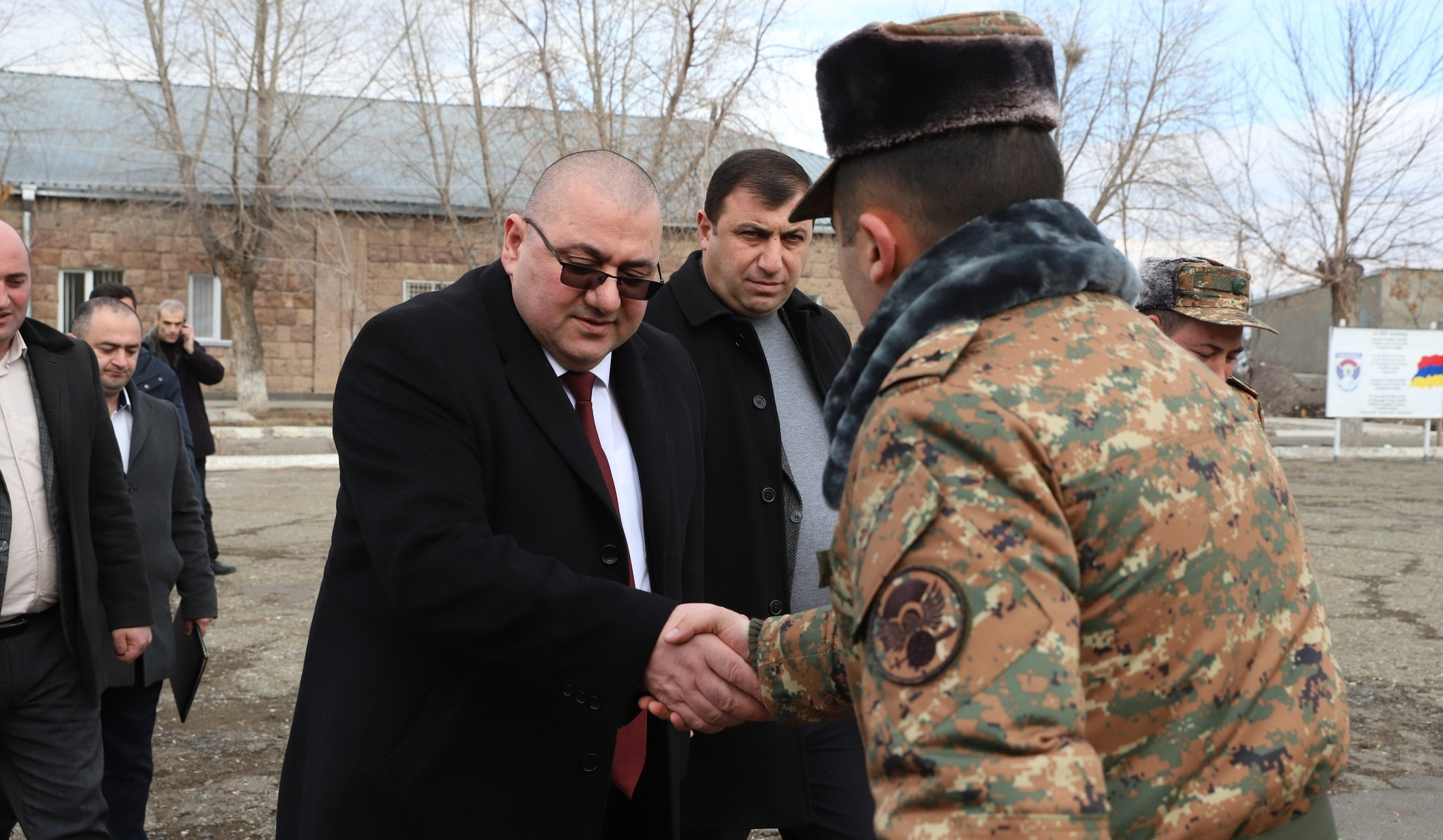 Շիրակի մարզպետն այցելել է զորամաս, ծանոթացել պայմաններին