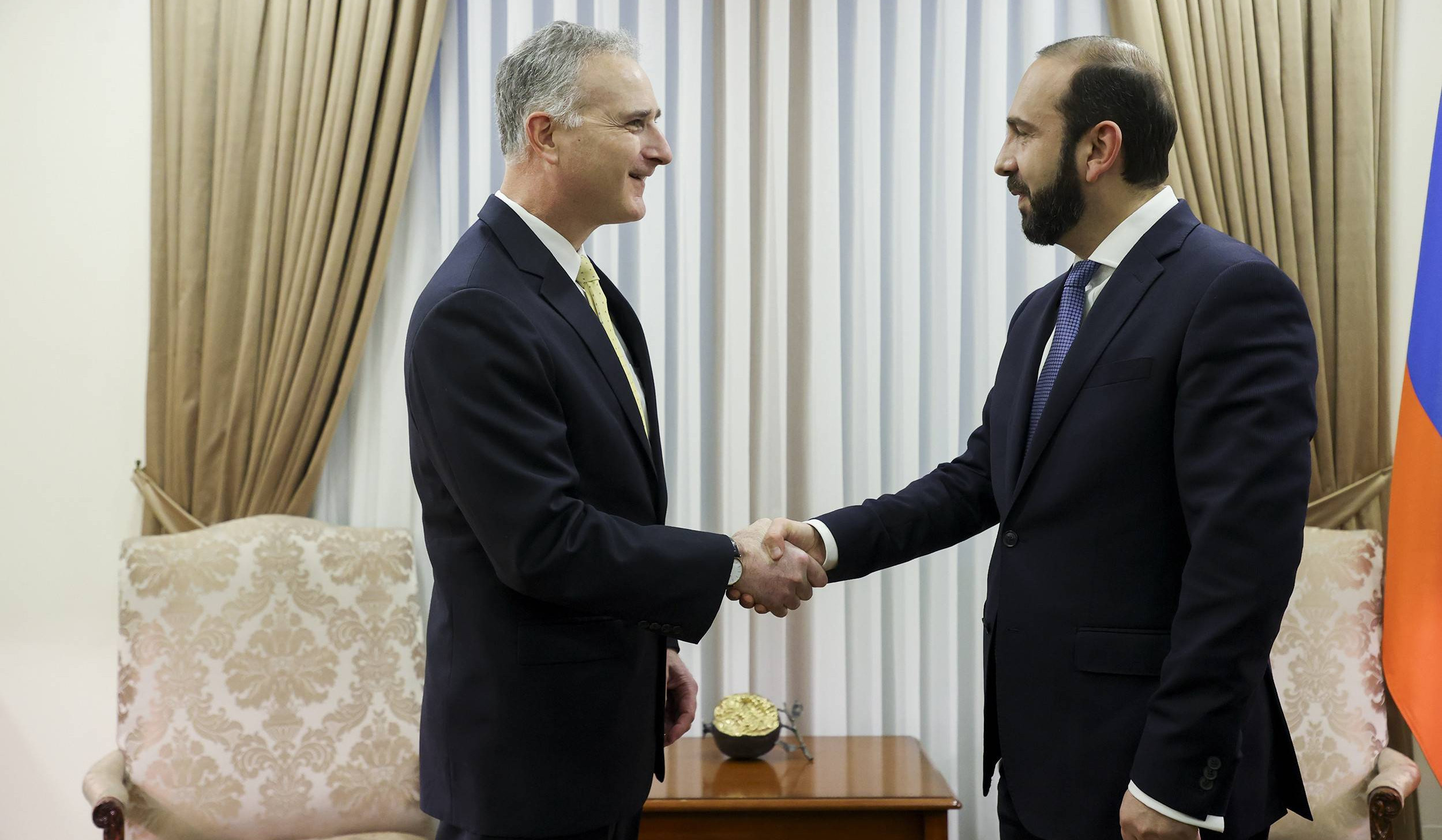 Ararat Mirzoyan met with Louis Bono