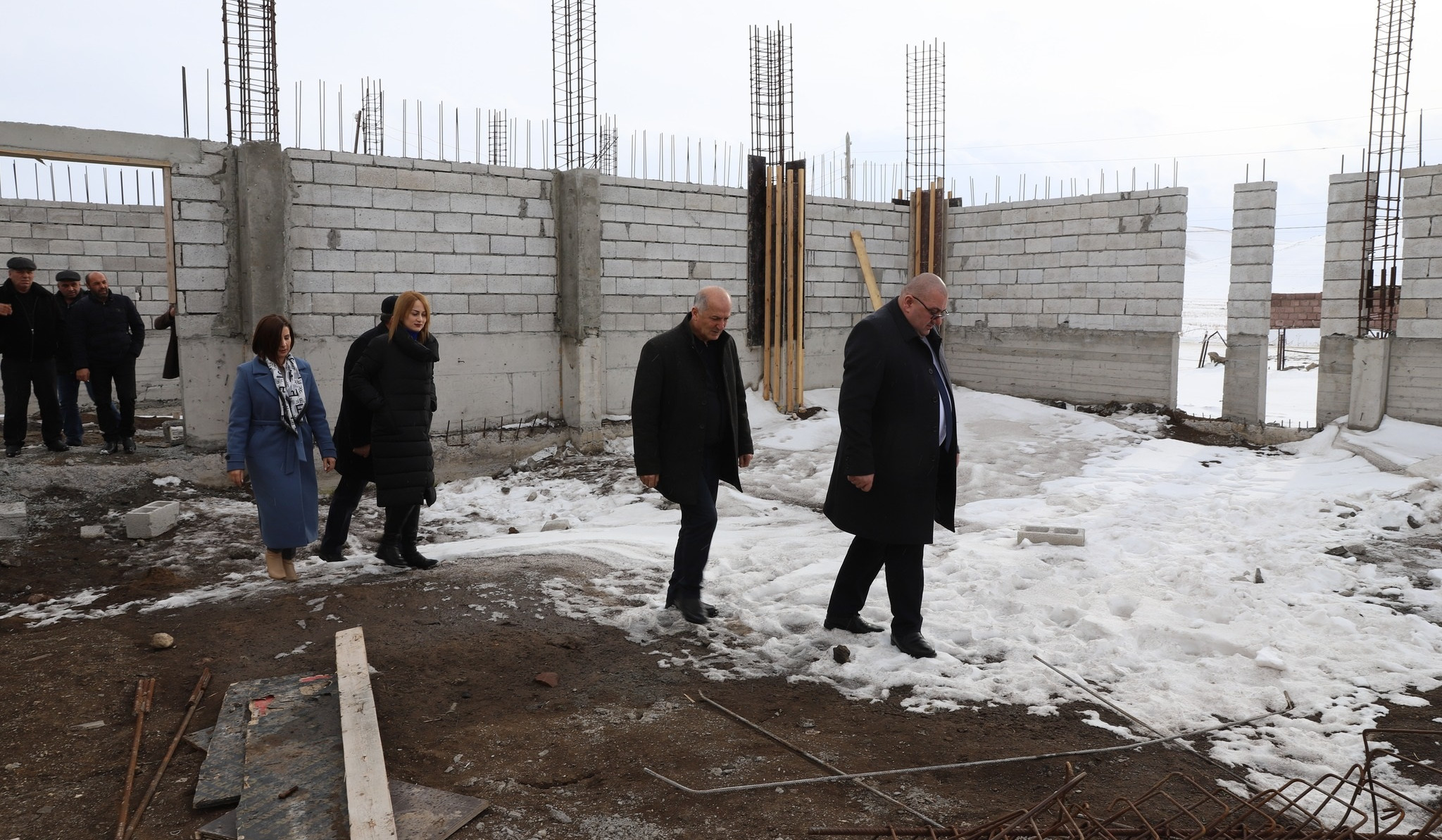 Շիրակի մարզպետը մտահոգություն է հայտնել 3 բնակավայրերի դպրոցների մոդուլային շենքերի շինաշխատանքների տեմպերի ու որակի մասով