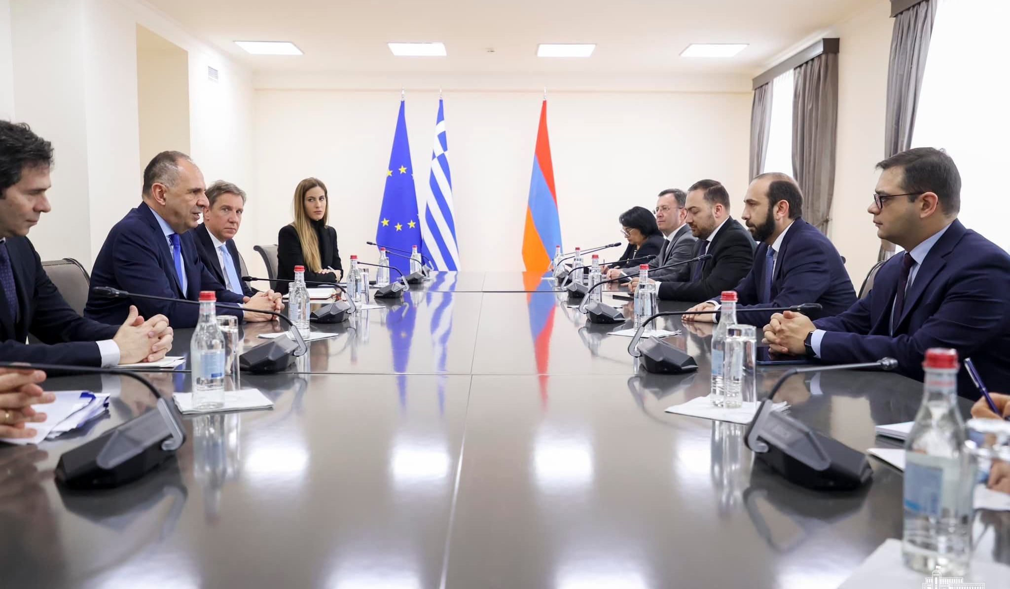 Проходит встреча министров иностранных дел Армении и Греции в расширенном формате