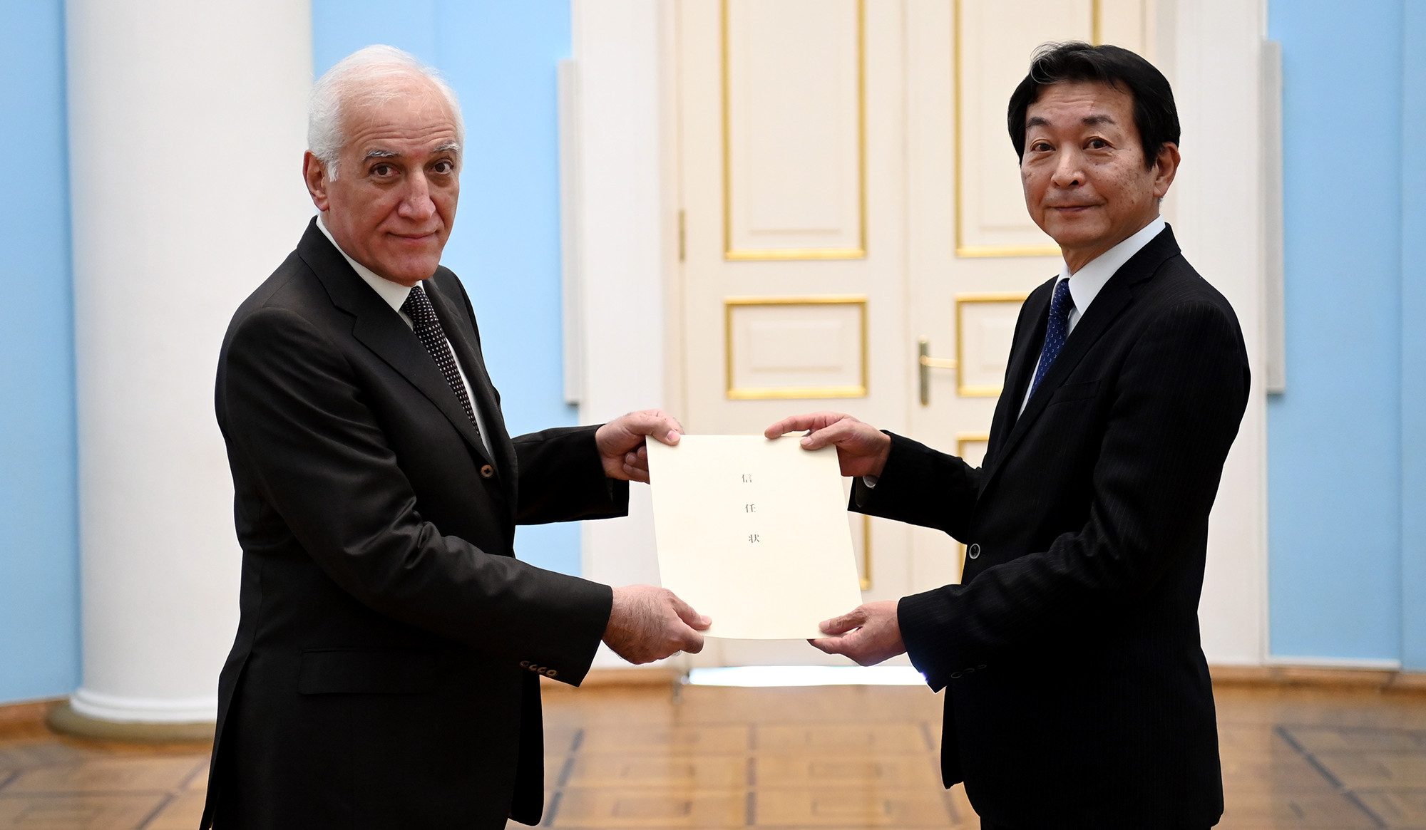 Yaponiyanın Ermənistana yeni təyin olunmuş səfiri etimadnaməsini prezident Xaçaturyana təqdim edib