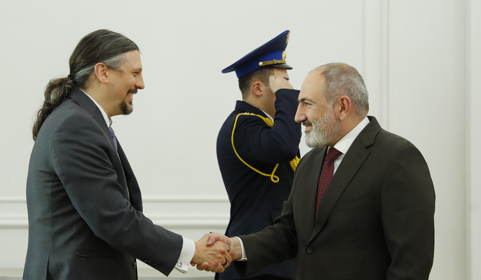 Премьер-министр принял координатора глобальной борьбы с коррупцией Госдепартамента США