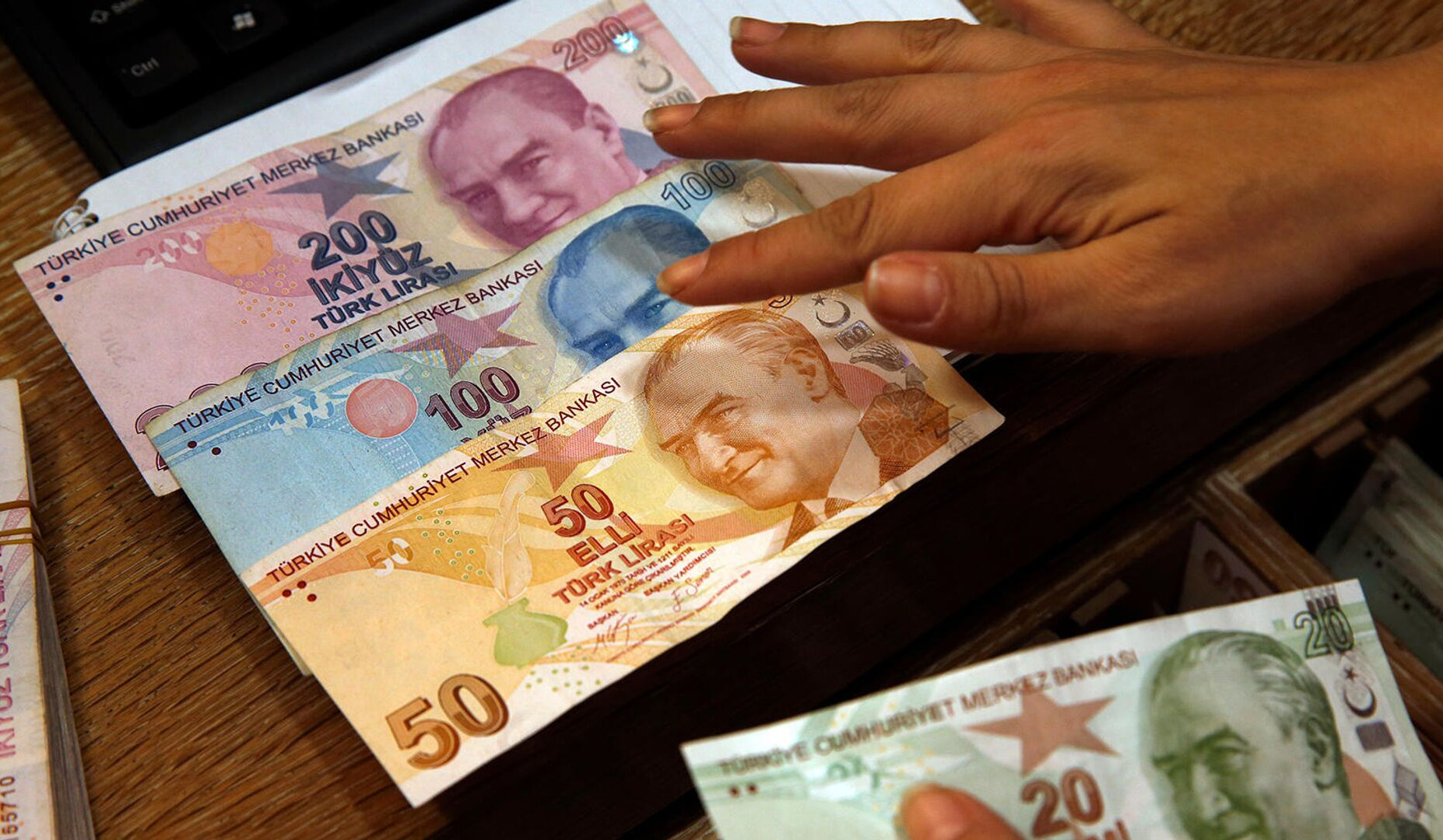 Курс национальной валюты Турции к доллару на прошлой неделе обновил исторический минимум
