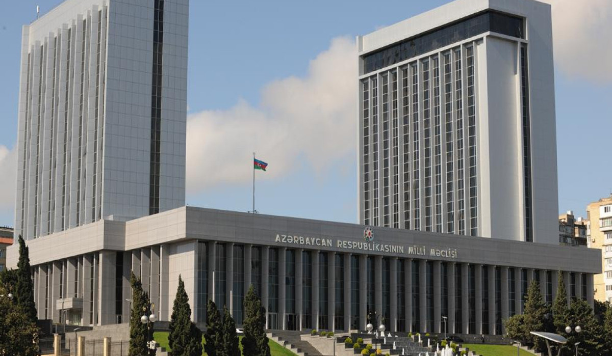 В ответ на постановление Сената Франции Баку призвал поднять вопрос о признании независимости Корсики