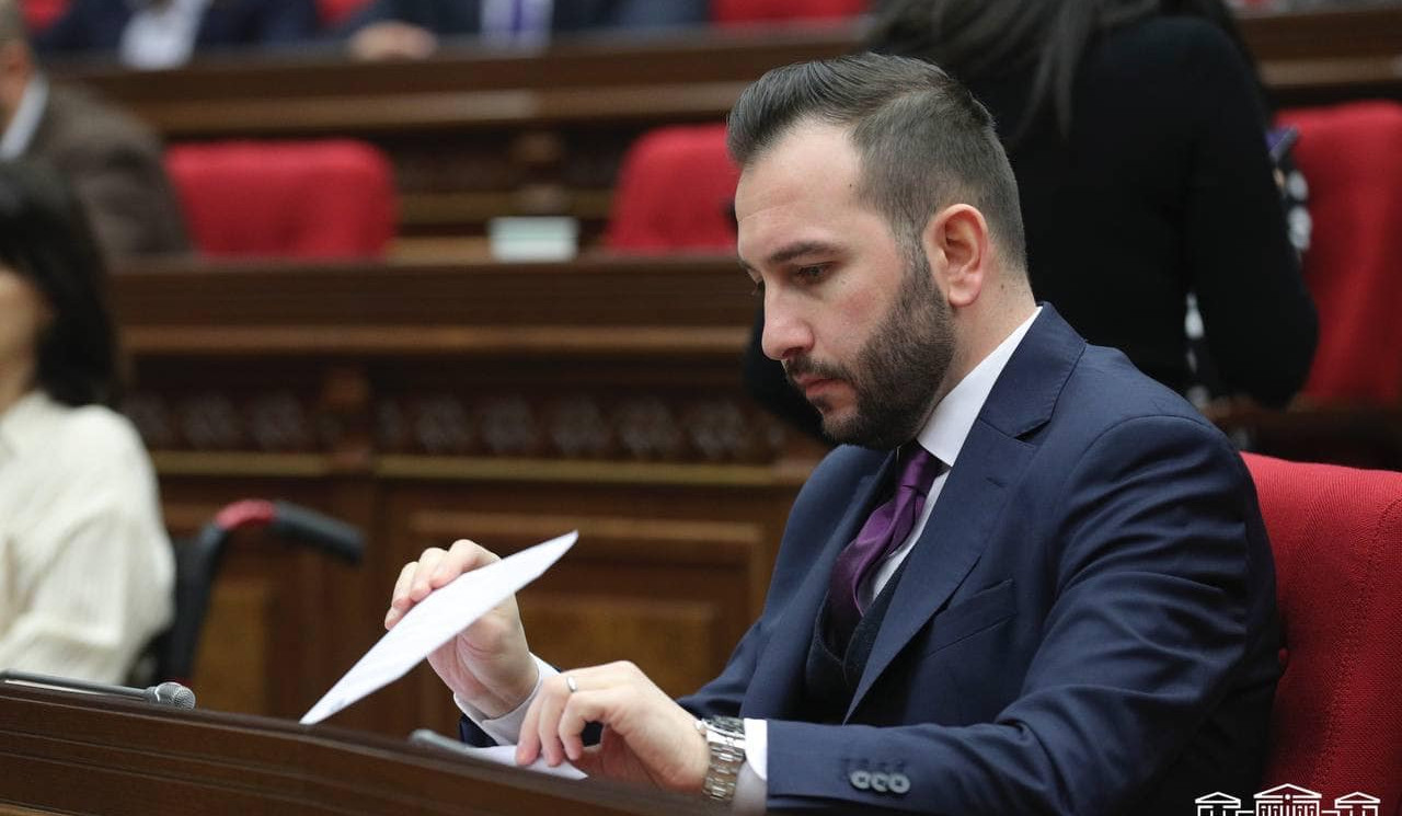 Ermənistan ərazisindən keçən istənilən yol Ermənistanın suverenliyi və yurisdiksiyası altındadır: Konjoryan