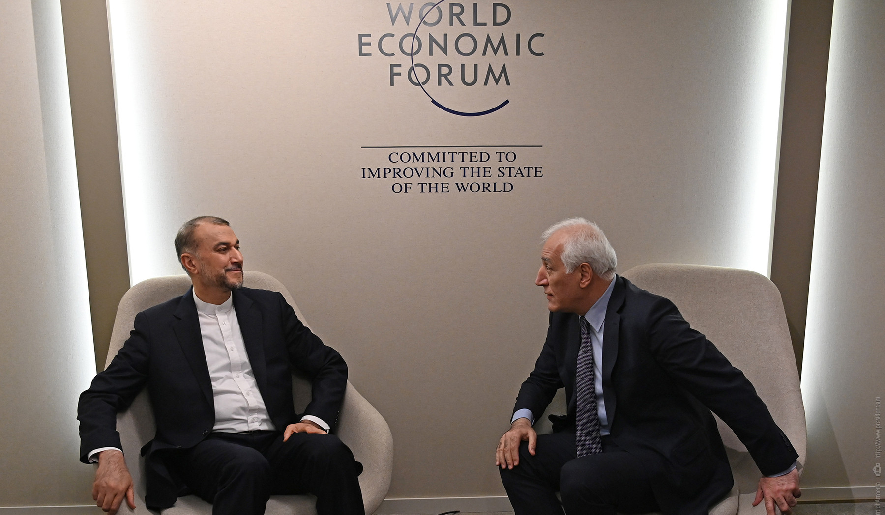 Vahaqn Xaçaturyan və Hüseyn Əmir Abdullahyan regionda sülh və sabitliyin bərqərar olmasının vacibliyini vurğulayıblar