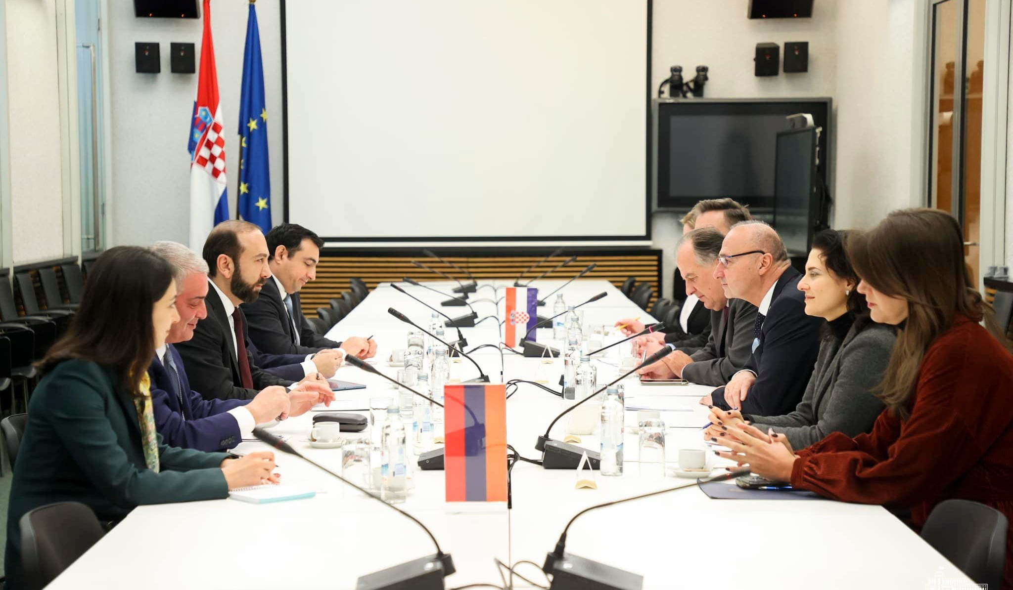 Enlarged meeting of the Foreign Ministers of Armenia and Croatia underway