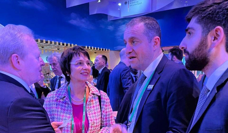 Քերոբյանը Գերմանիայի գյուղատնտեսության հարցերով եվրակոմիսարին է ներկայացրել «խելացի» անասնաշենքեր կառուցելու մասին ծրագրերը