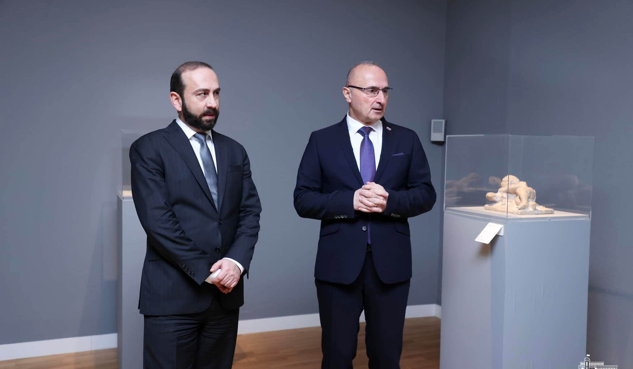 Accompanied by Gordan Grlić-Radman, Foreign Minister of Armenia Mirzoyan visited 'Klovićevi Dvori' Gallery