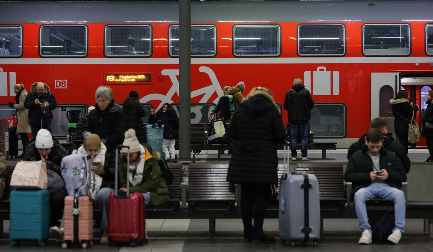German train drivers ramp up pressure and begin longest strike yet