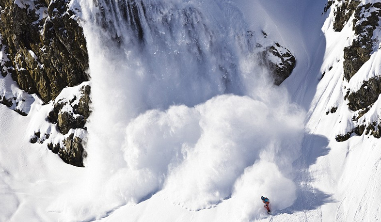 Alpinist dies in avalanche