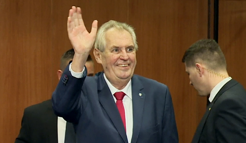 Президент Саргсян поздравил президента Чехии