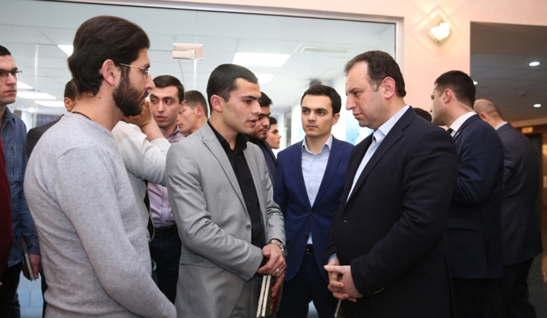 «Դիտակետ». անկեղծ զրույց ՊՆ ղեկավարի հետ