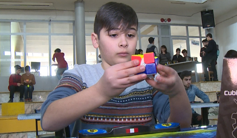 Кубик Рубика стал самой продаваемой игрушкой