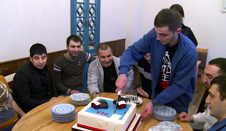 Вик Дарчинян в «Солдатском доме»