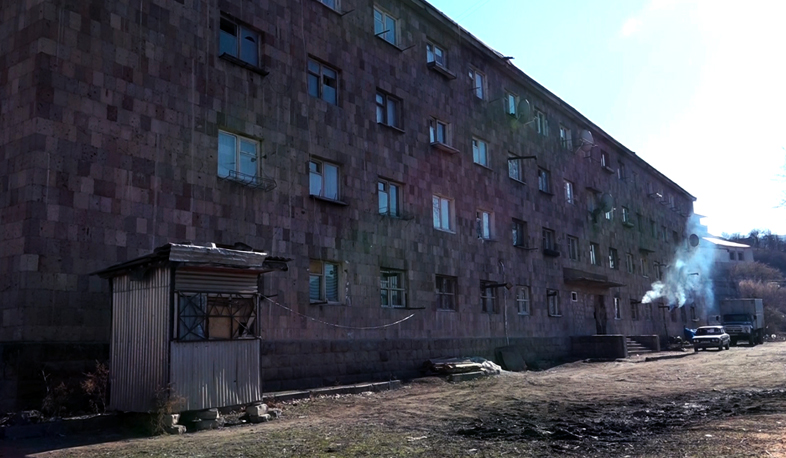 Անլուսամուտ շենքի անօրինական տերերը