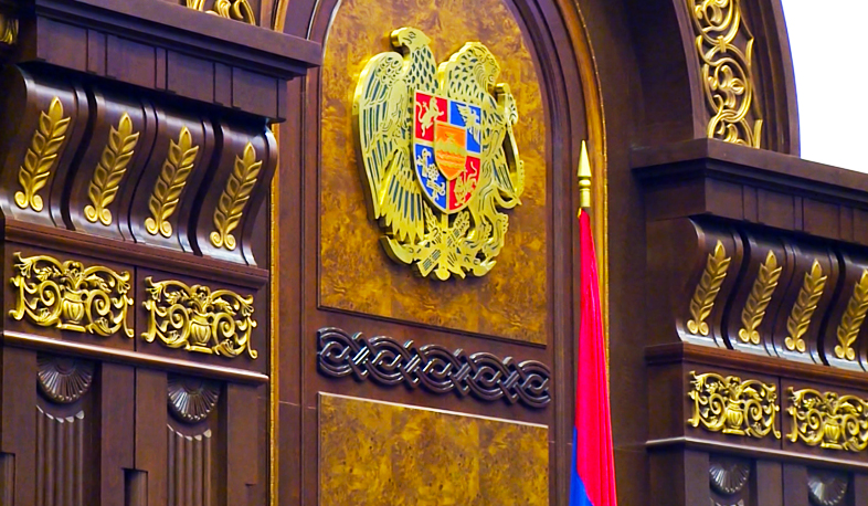 НС на этой неделе изберет 4-го президента РА