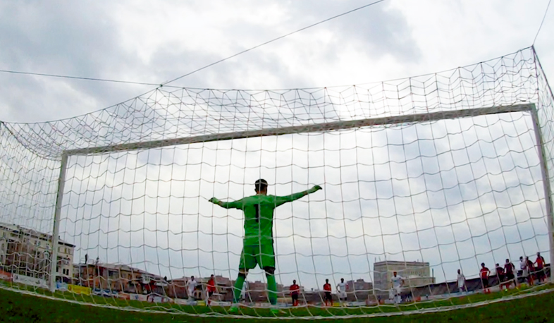 Ֆուտբոլի առաջնություն. առաջատարն ընդդեմ հետնապահի