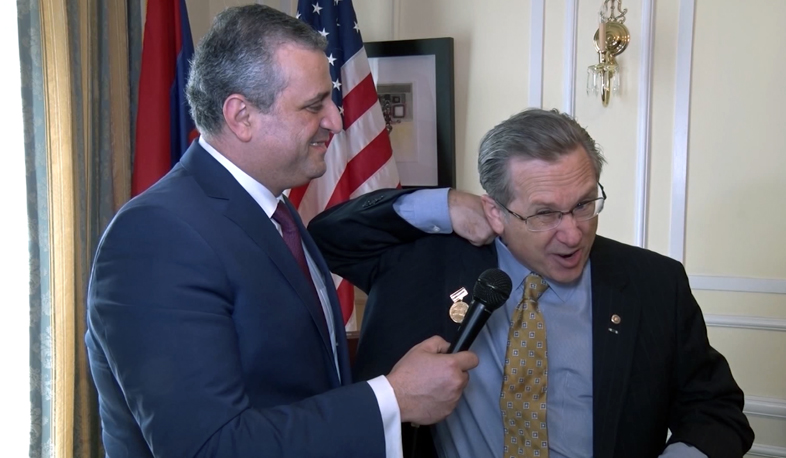 Սենատոր Քըրքն ու հայ զինվորը. ԱԺ պատգամավորները Կոնգրեսում և Սպիտակ տանը