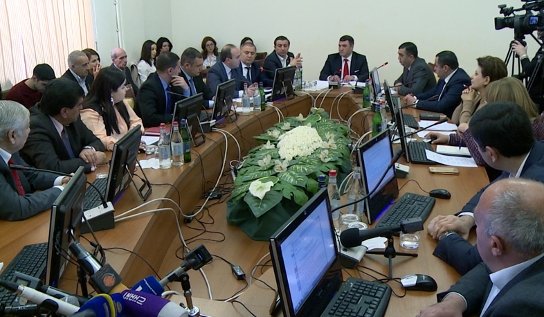 Участие в предвыборной кампании также запрещено после работы