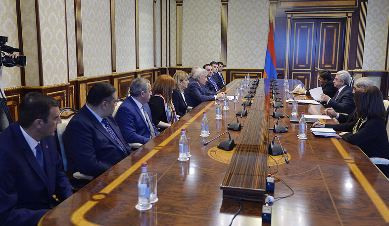 Высшему судебному совету предоставлено право назначать судей