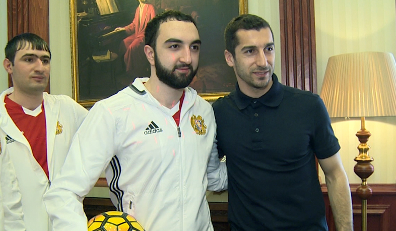 Heno and his soldier friends